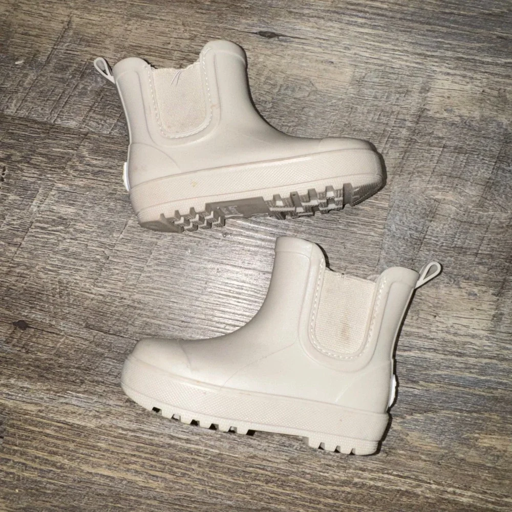 BEARPAW Toddler Chelsea Rain Boots Size 5 Taupe Waterproof Pull On Kids